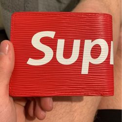 New and Used Supreme wallet for Sale in Butte, MT - OfferUp