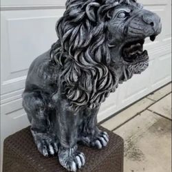 Stone Color, Roaring Lion Statue