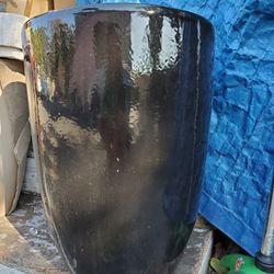 Set Of 3.   Ceramic pots for planter. BLACK 