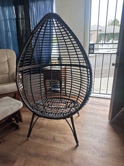 Teardrop chair