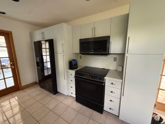 Kitchen cabinet