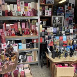 🙂Gran variedad de perfumes para hombre y mujer 😄 Rico y duradero aroma 🎁 calidad 🎁   🤩🤩$10 cada uno   O 😃 3x$20   🤩🤩también vendemos por mayo