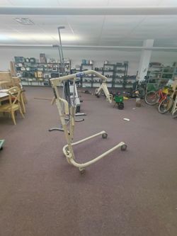 Invacare Lightweight Hydraulic Patient Lift, 450 lb. Max Weight, 9805P