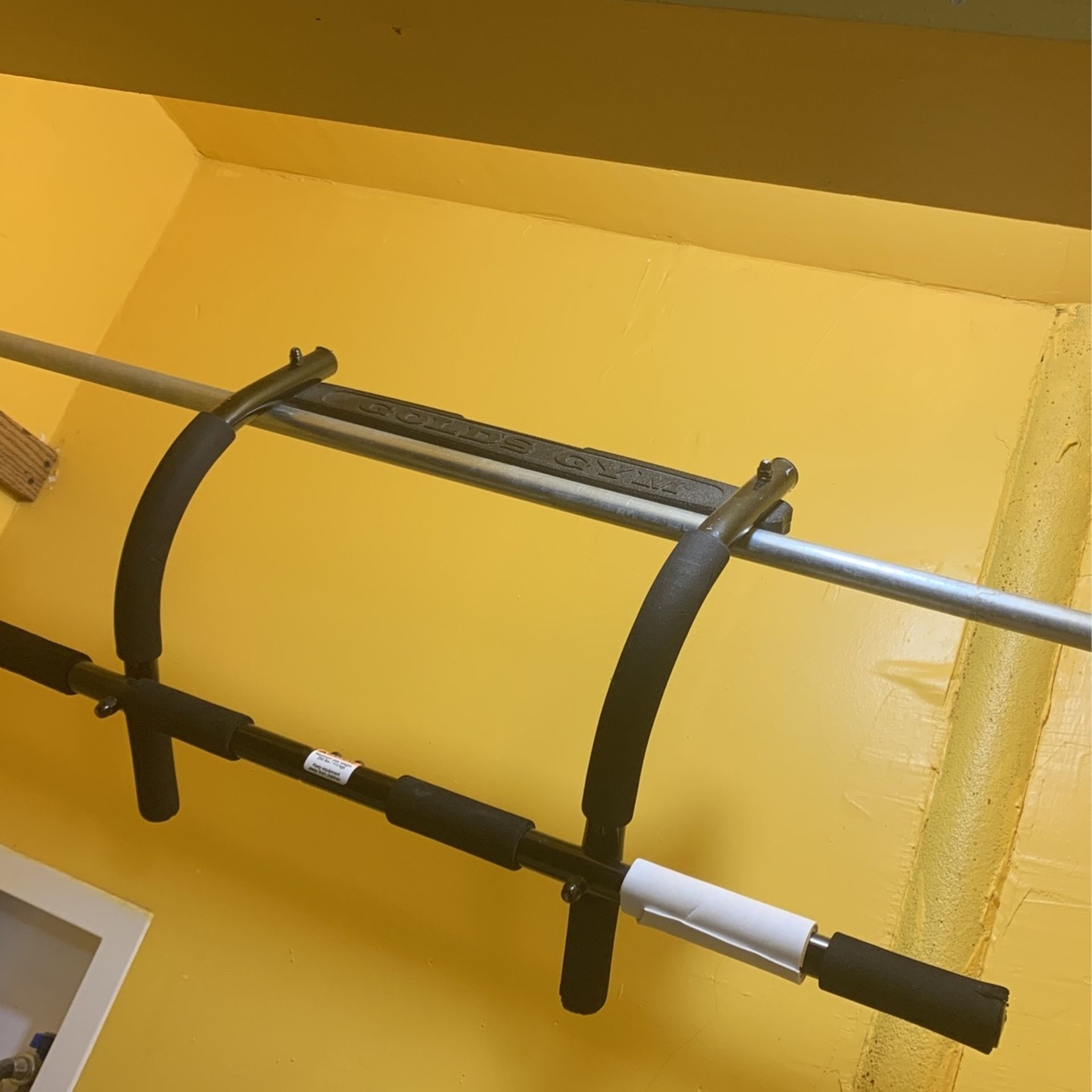 Pull Up Bar