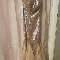 Beautiful NWT Small Rose Gold Prom/Wedding/Formal Gown