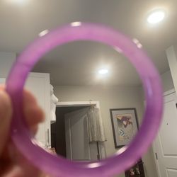 BEAUTIFUL LAVENDER JADE BANGLE