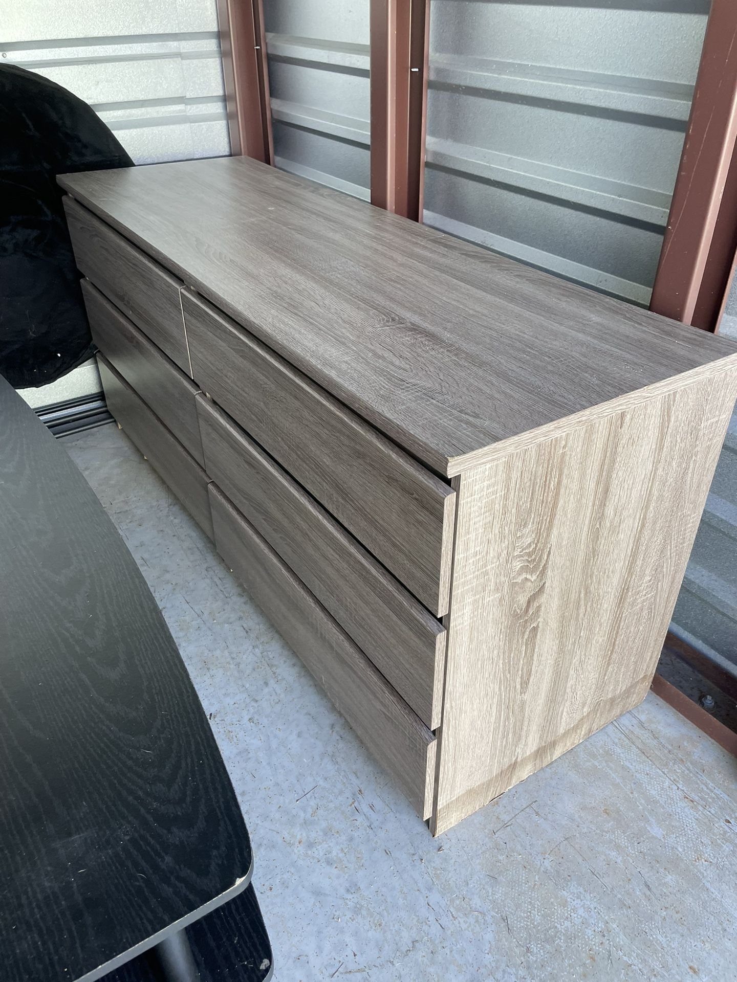 FREE DRESSER