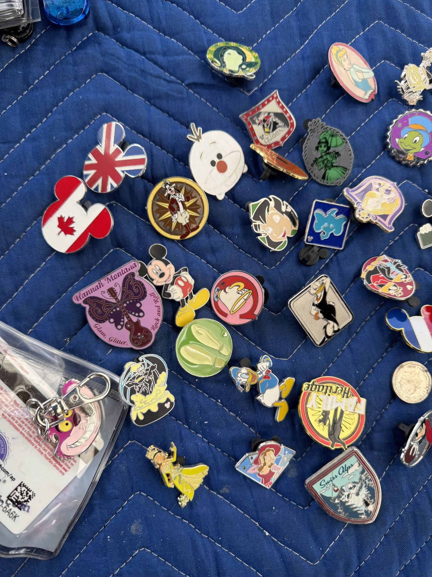 45 Disney Pins