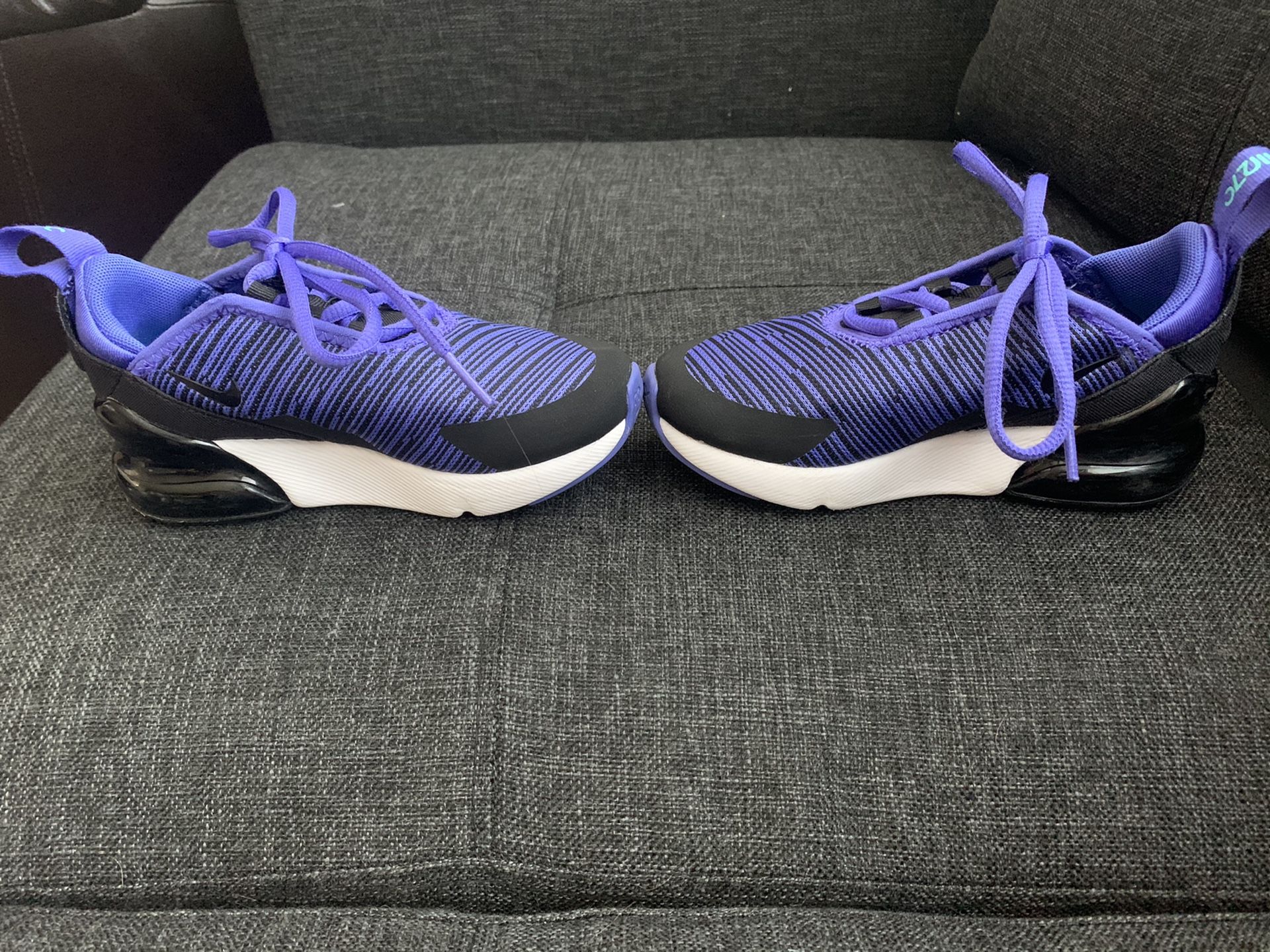 Nike 270s size 11c