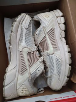 Nike Zoom Vomero 5 Sneakers