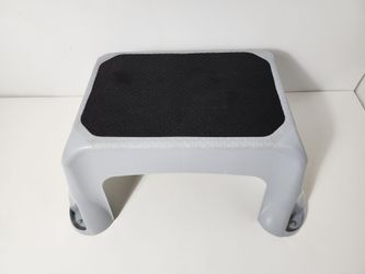 Rubbermaid Plastic Step Stool