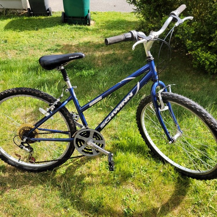 SCHWINN SIERRA BIKE