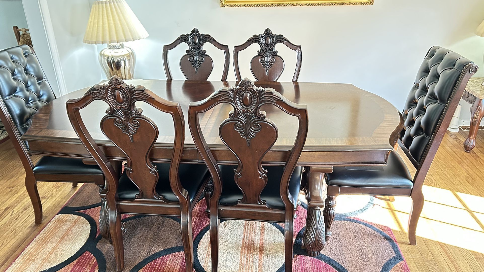 Dinning Table And 6 Chairs With Table Pads