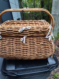 Wicker Picnic Basket with Lid and Handle