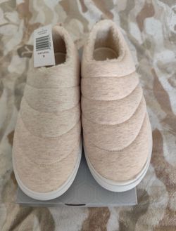 Brand new Hurley Arlo Puff women's clog slip-on shoes in a natural beige