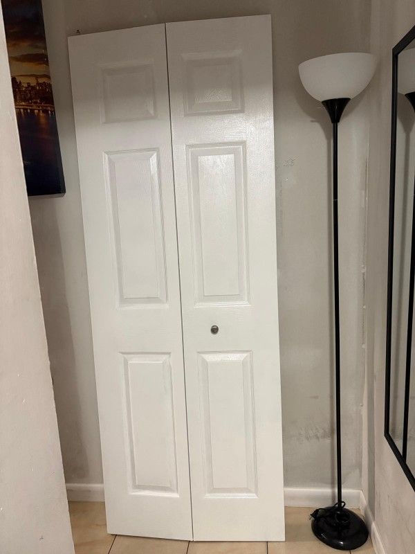 Bifold Door/Puerta Plegable