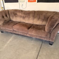 *****FREE**** Couch. Pick Up Only. 