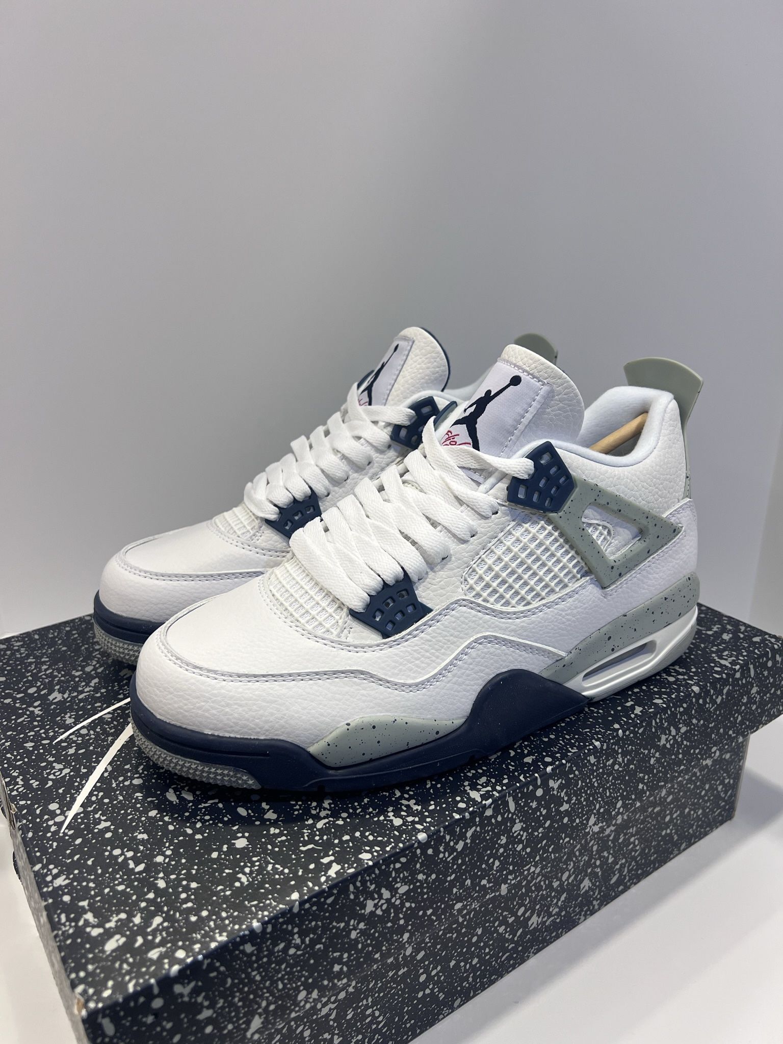 Midnight Navy Jordan 4