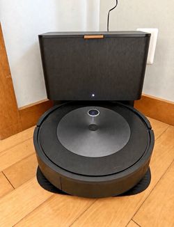 iRobot Roomba Combo j5+ Robot Vacuum & Mop with Auto-Empty Dock – Pet Friendly