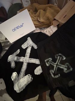 Off white shirt and shorts if u want the  shorts