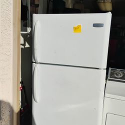 Fridgeaire Refrigerator 