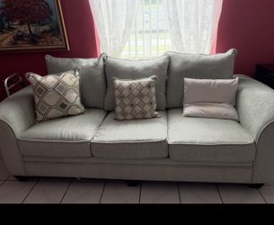 Comfortable and Stylish Couch for Sale: Needs to sale fast
