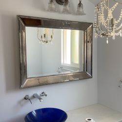 ✨ Large Bassett Beveled Wall Mirror – $200 OBO ✨