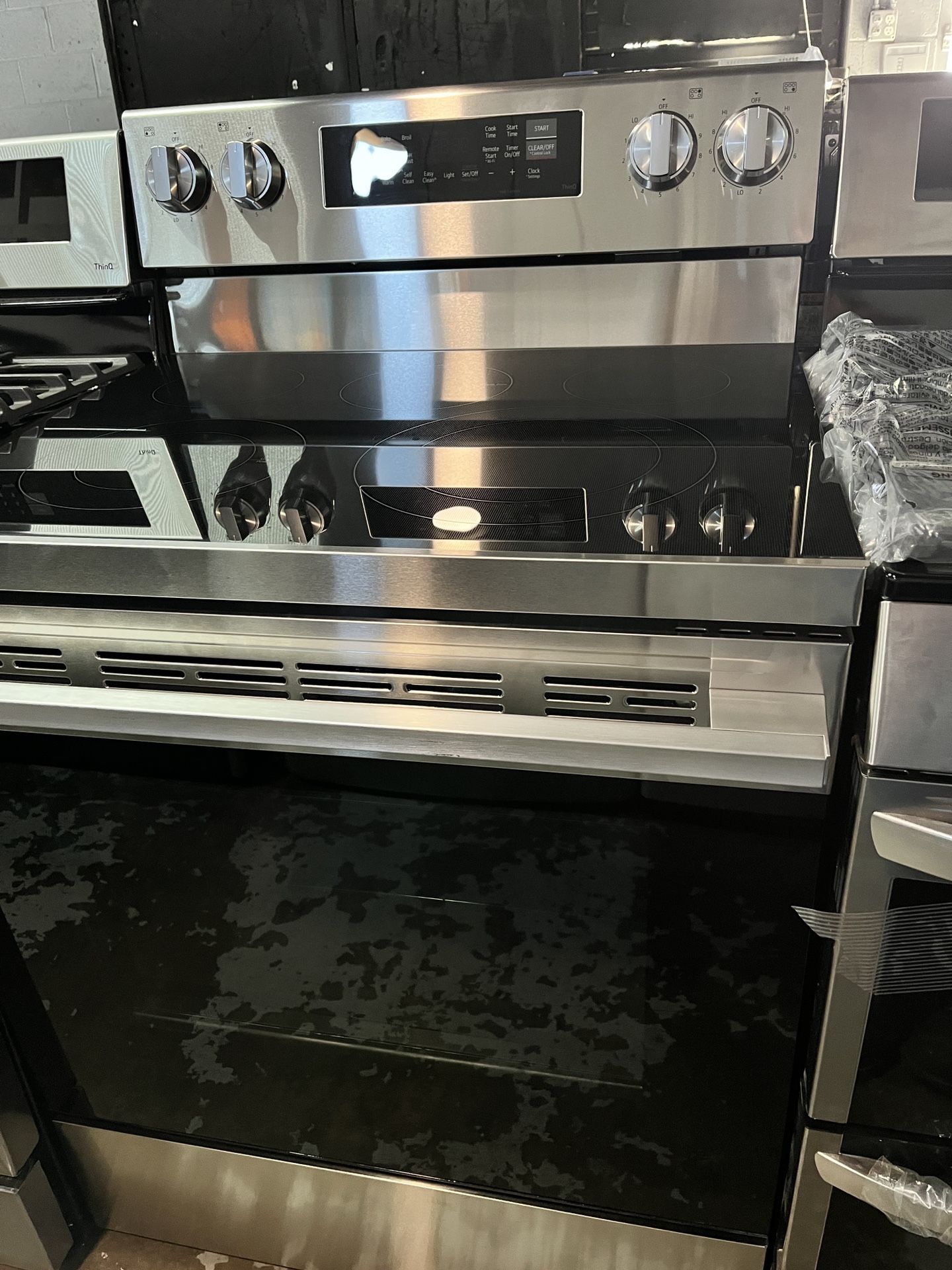 LG - 30-in Wide 6.3 Cu. Ft. Freestanding Electric True Convection Smart Range with 5 Elements, Air Fry and UltraHeat Element - Stainless Steel