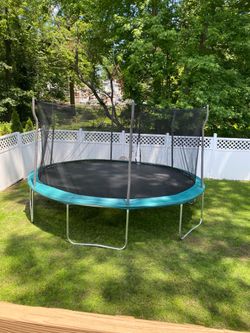 Free - TRAMPOLINE  15 ft