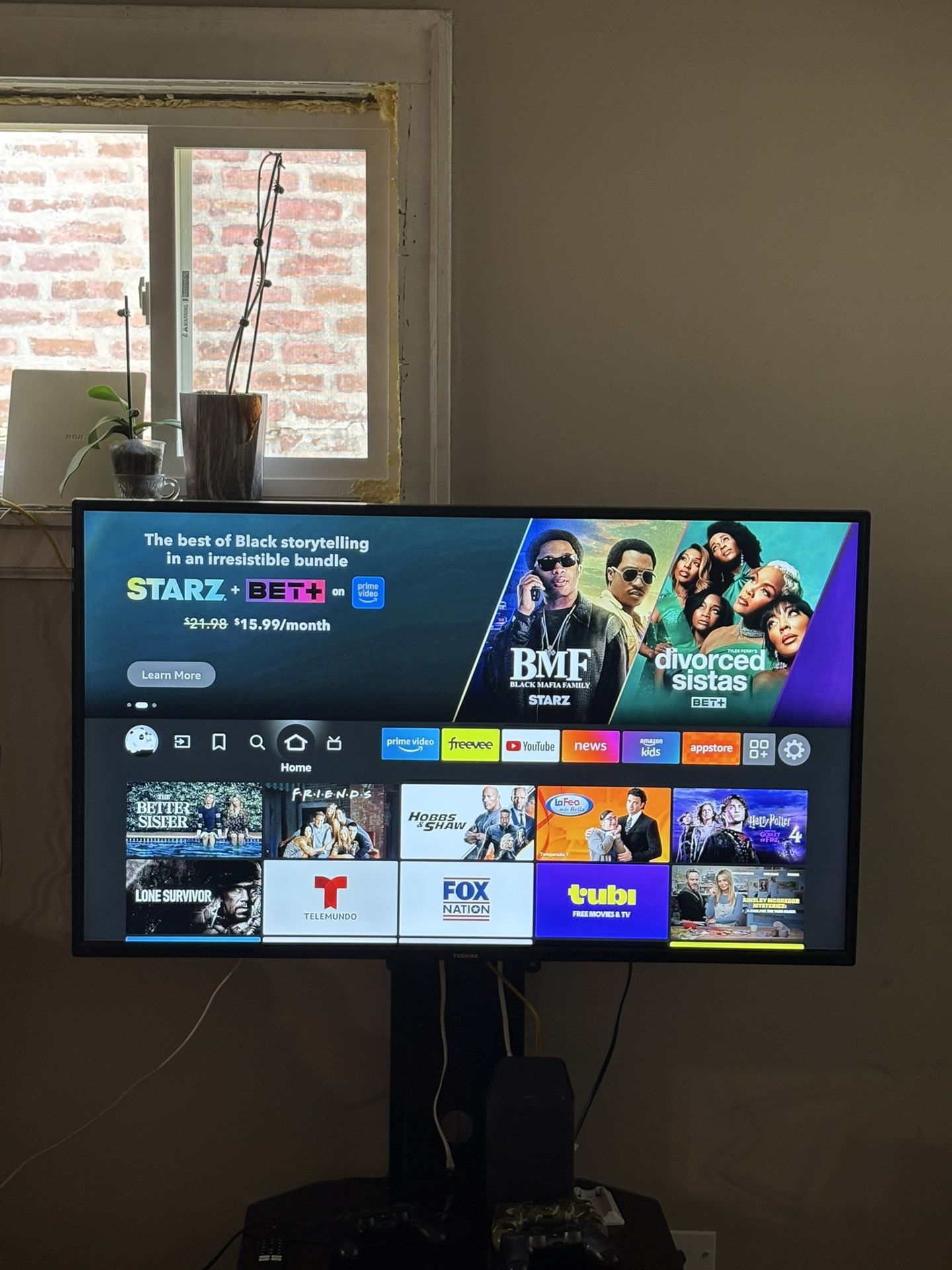 TOSHIBA TV (BEST OFFER TAKES IT)