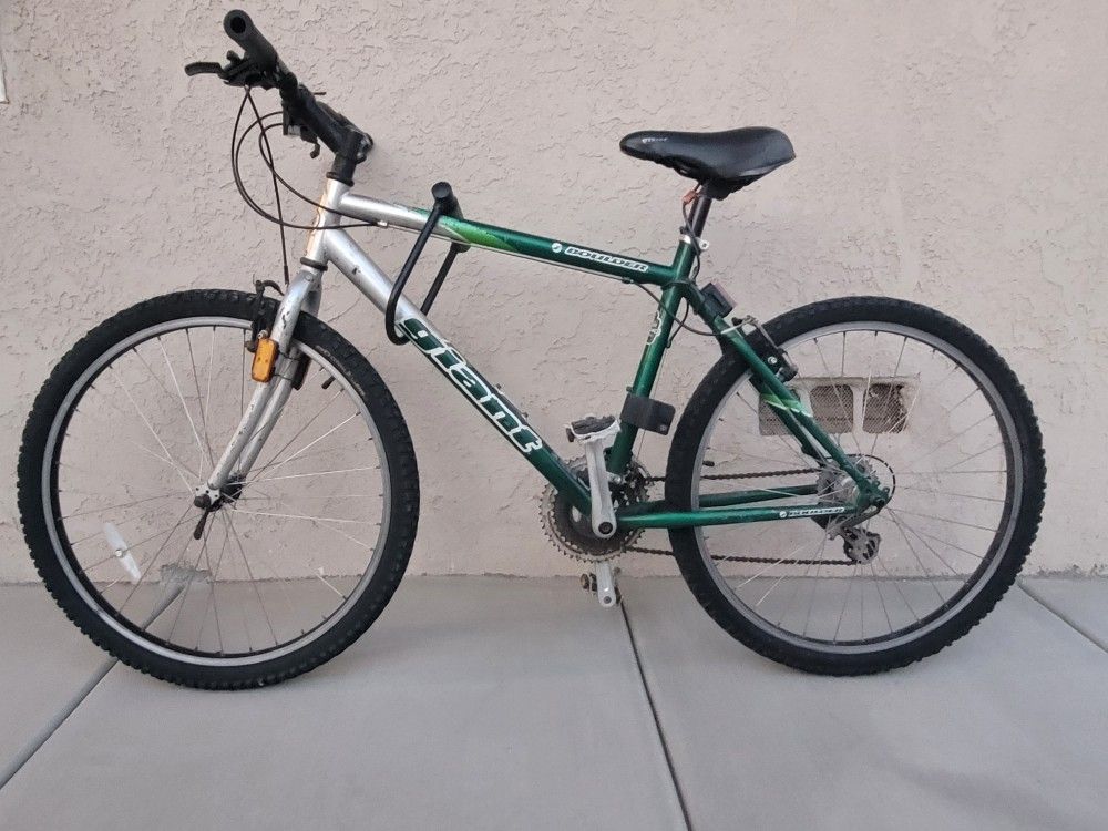 🔥 Giant Boulder Mountain Bicycle / Cycle / Beach Cruiser Style – Pre-Owned – $50 OBO 🔥
