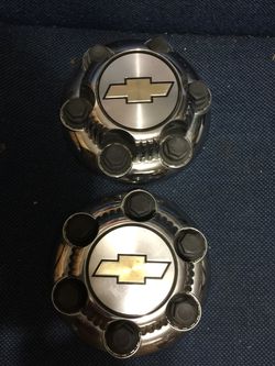Pair of 6 luck wheel center caps GMC/Chevrolet