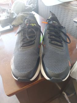 Vendo Bonitos Tenis  nikeair270 zize 8 de mujer 6.5 de hombre