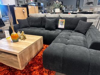 Beautiful modern sectional! $1299 🖤🚨✨