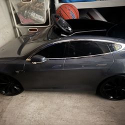 Kids tesla - Radio Flyer (power Wheels)