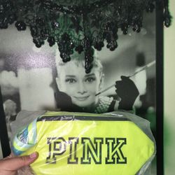 Pink fanny pack 💚