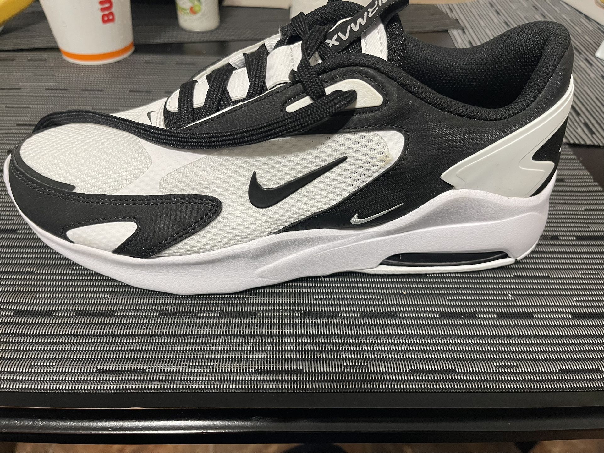 Nike A i R Max Size 9.5 Brand New Asking For 60