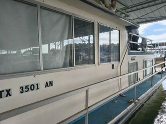 Gibson houseboat