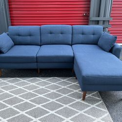 Sectional Reversible Couch with USB Charger!! Burrow Nomad Slope!! Delivery Available 🚚!! Dimensions: 85” Length x 32” Height x 33.5” Depth ( 60” Dep