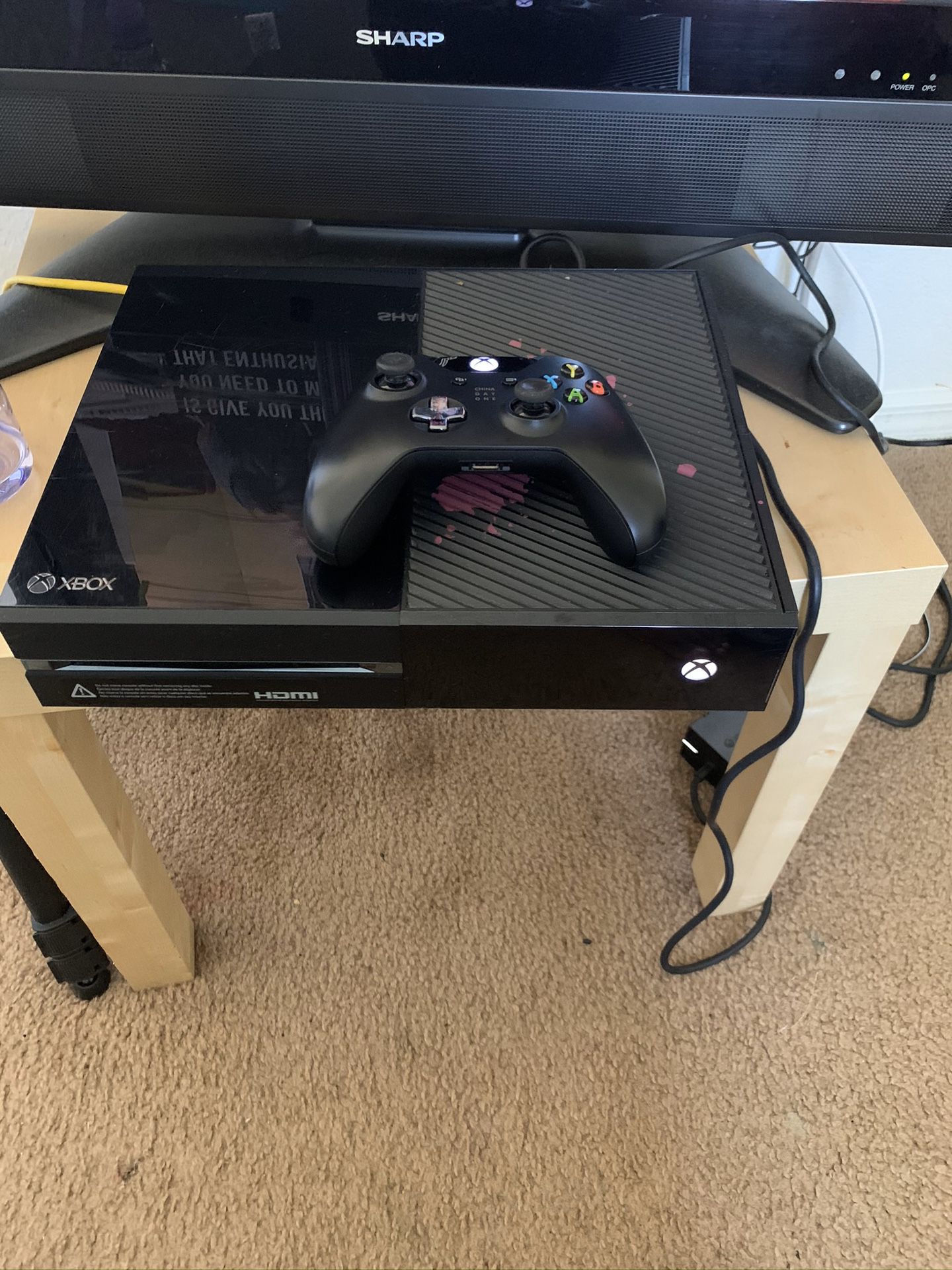 Xbox One (w/controller and all cables) + FIFA 20