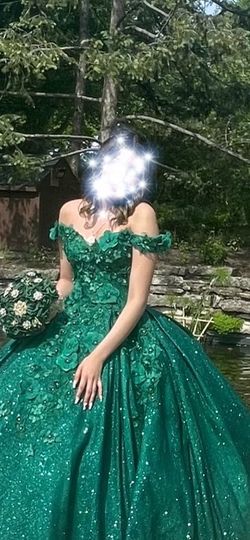 Quinceaera Dress. Sweet 16 Emerald for Sale in Romeoville, IL - OfferUp