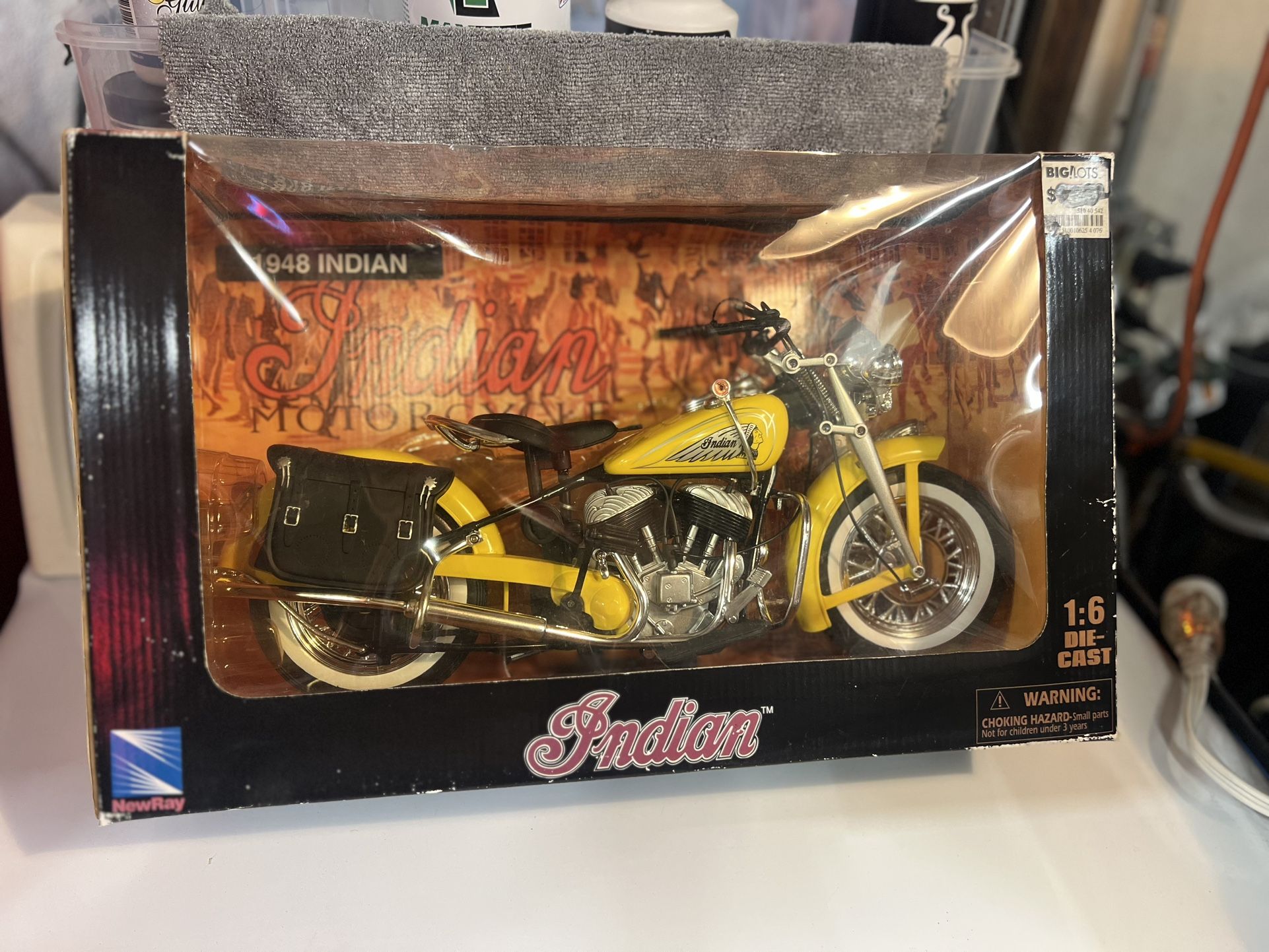 1948 Indian Motorcycle 1/6 Scale