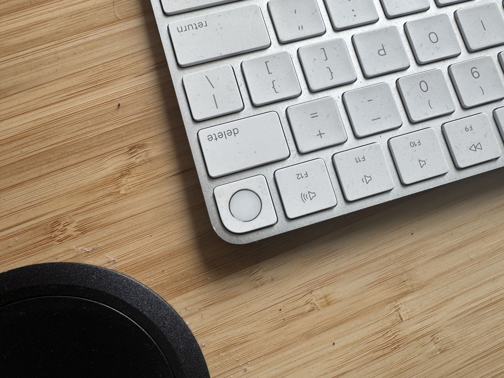 Apppe keyboard With Touch ID