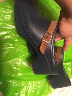Crocs size 10
