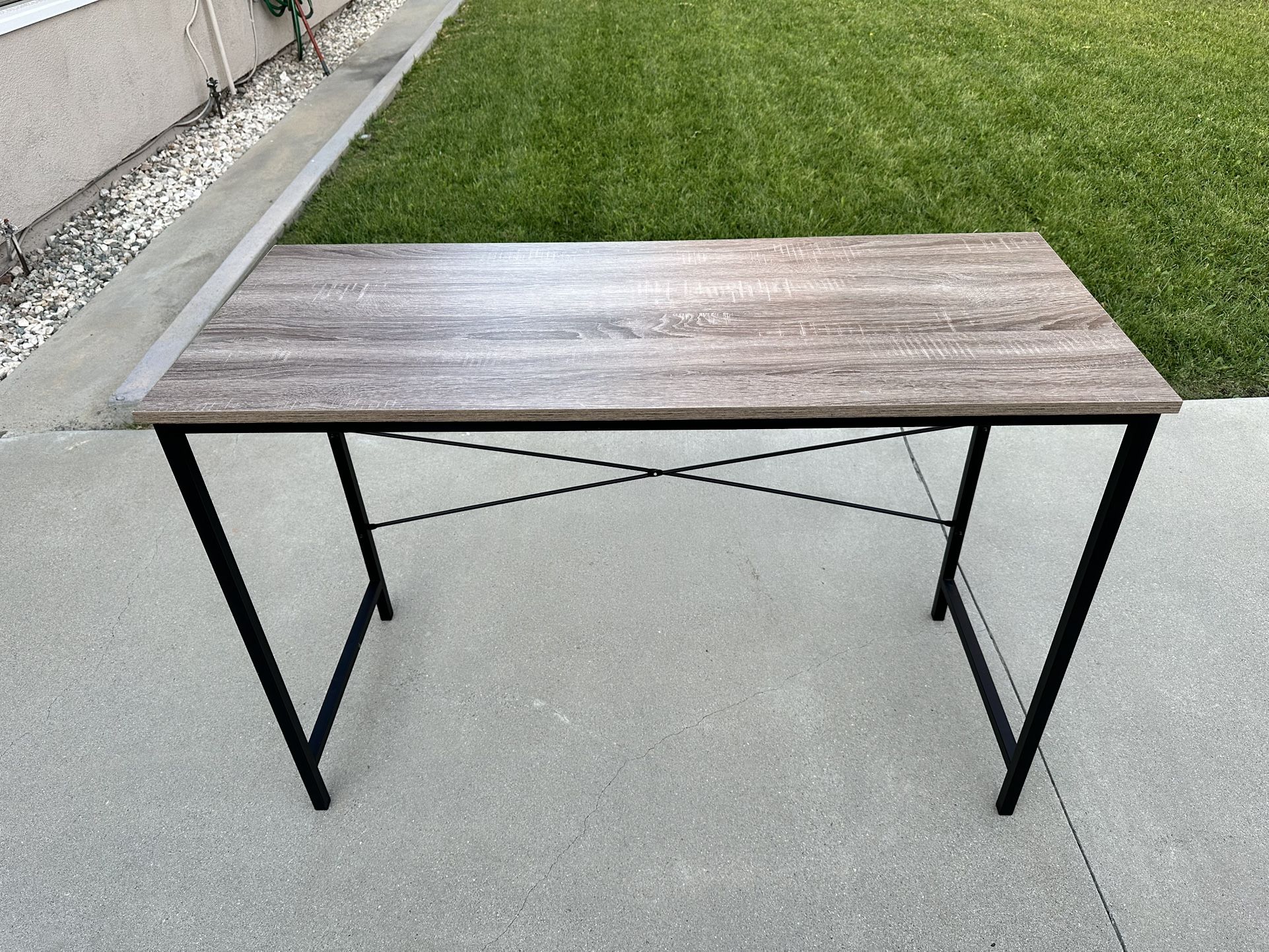 Table Desk In Excellent Condition