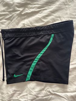 Nike women’s work out shorts small