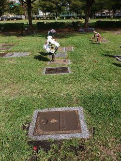 Burial plot Double Deep at Caballero Rivero Dade South