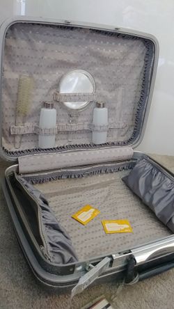 VINTAGE SAMSONITE HARD SHELL