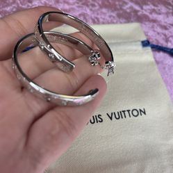 New Hoops 18k Stainless Steel Silver Comes With The Logo Bag