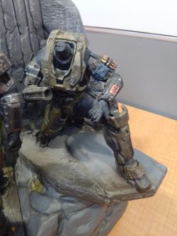 Halo Reach Noble Team Legendary Limited Edition Statue 2010 NOT COMPLETE